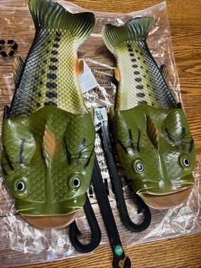 Cabelas Fish Novelty Men's Slip-On Sandals